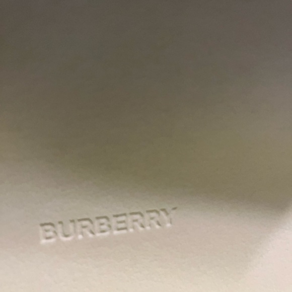 BURBERRY SUNGLASSES (New) - Picture 7 of 7